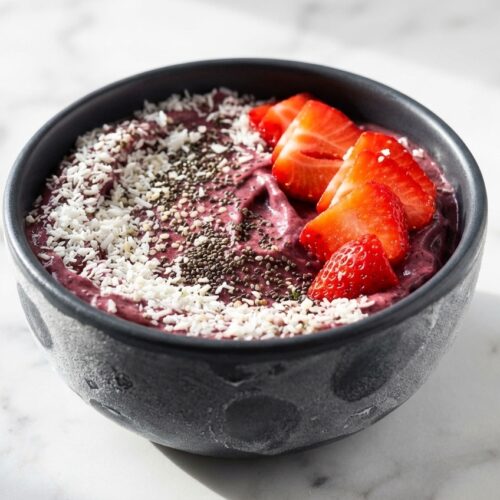 Thick acai Smoothie Bowl Recipe served in a pre-frozen dish to maintain a dense, frost-kissed consistency.