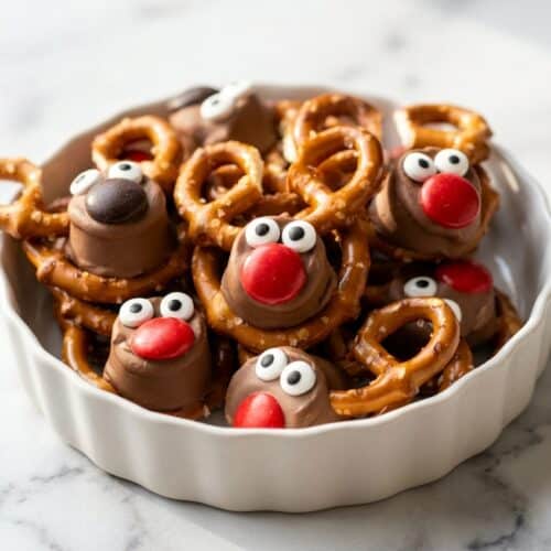 Rolo pretzel reindeer featuring the tempered glue technique for perfectly attached antlers and candy eyes.